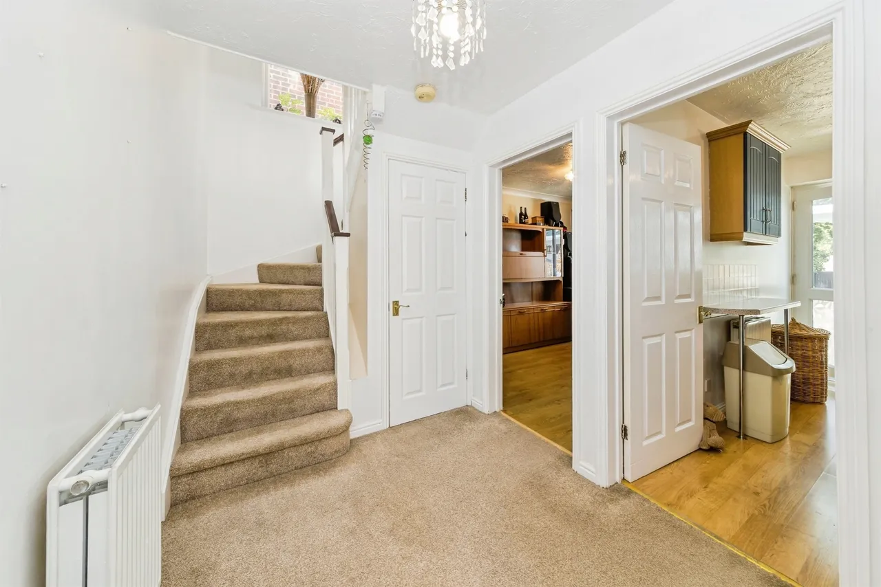 Vancouver Drive, Crawley, RH11, photo 12