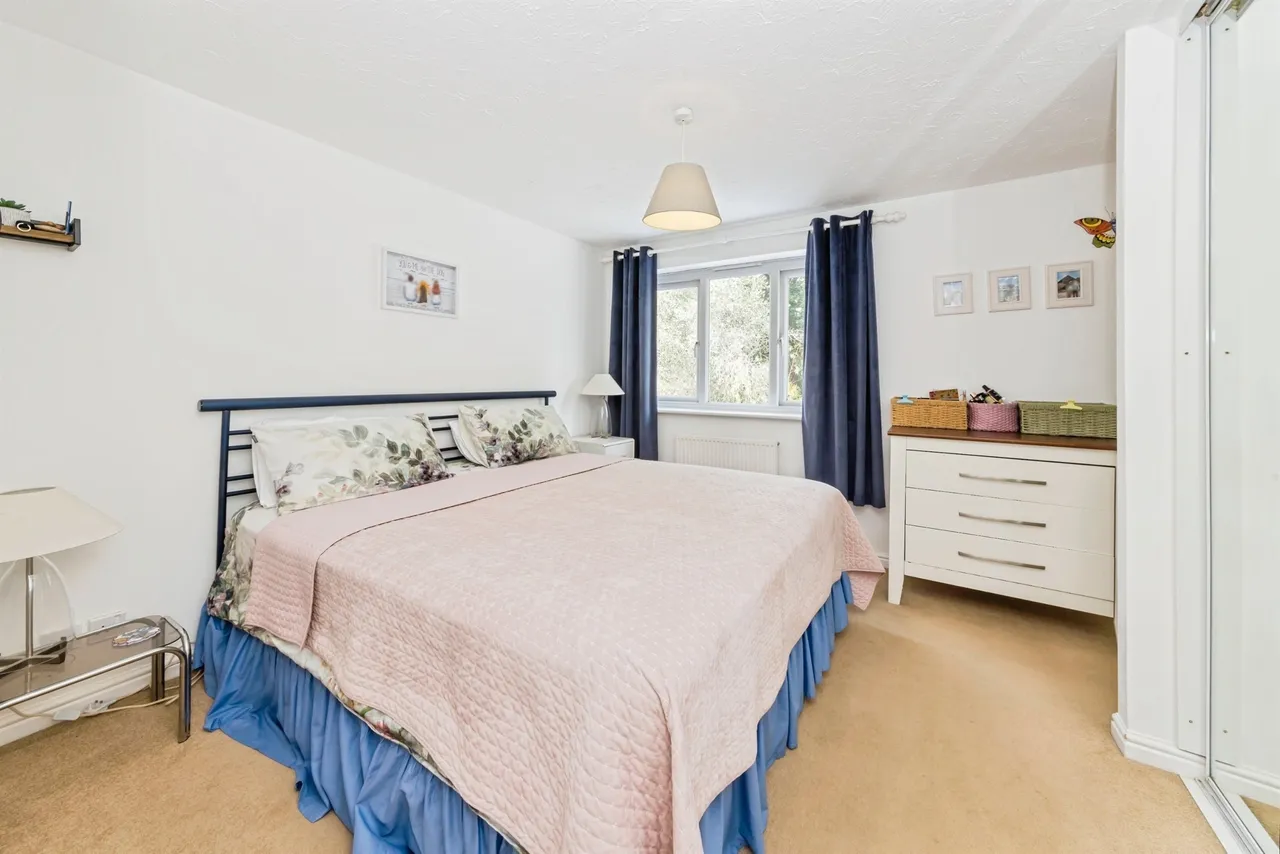 Vancouver Drive, Crawley, RH11, photo 13