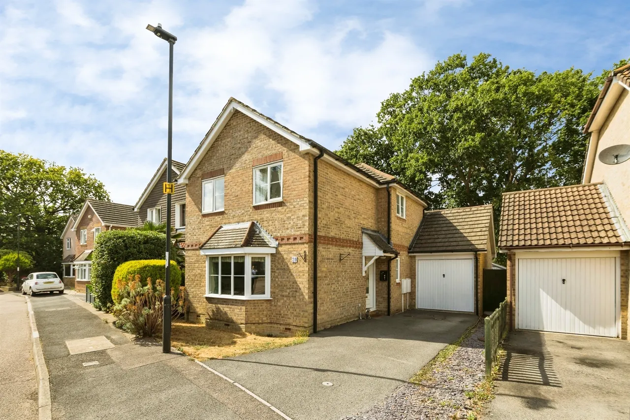 Vancouver Drive, Crawley, RH11, photo 19