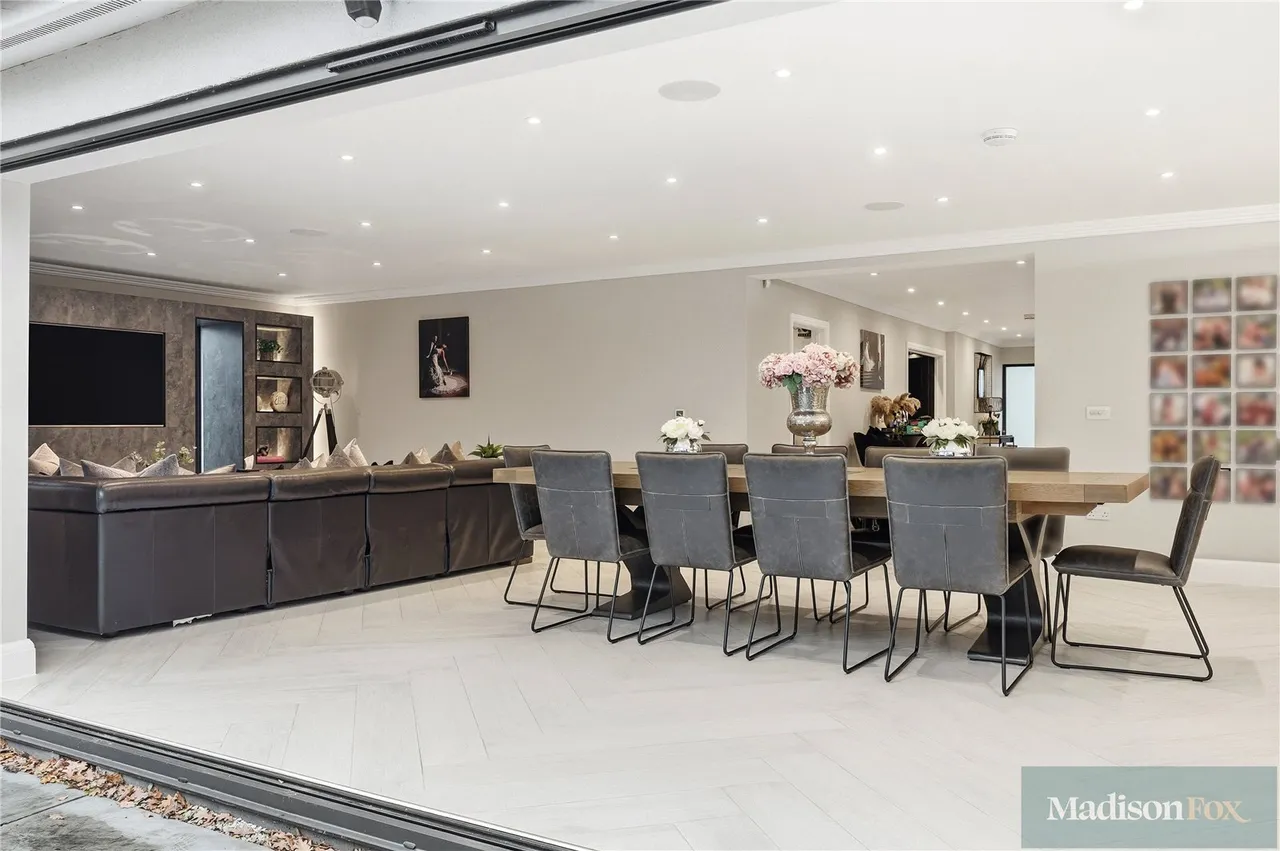 Bracken Drive, Chigwell, IG7, photo 12