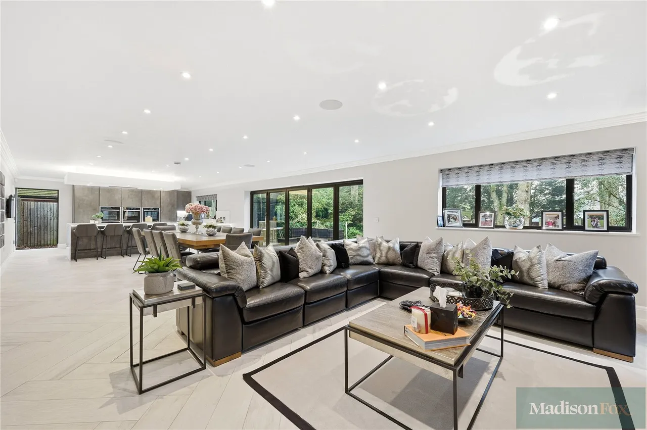 Bracken Drive, Chigwell, IG7, photo 9