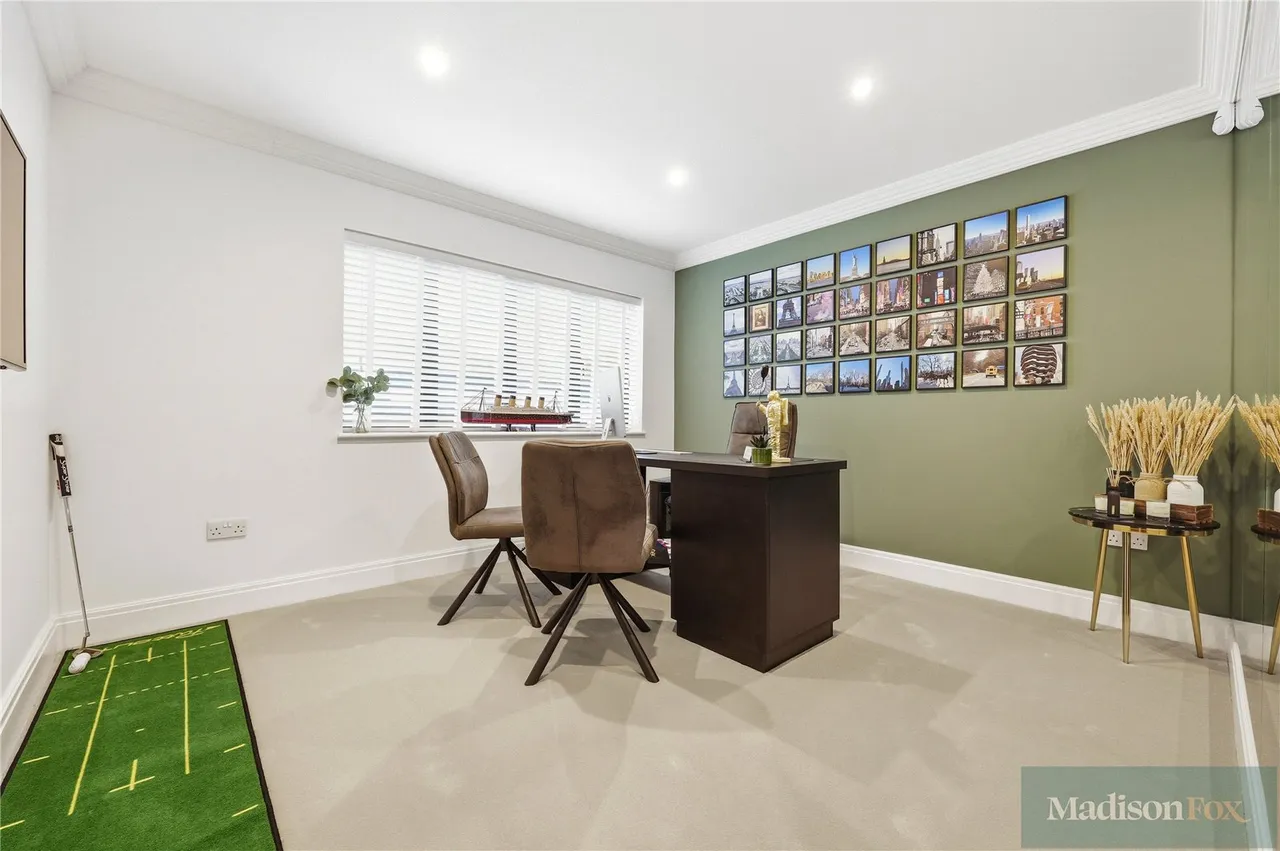 Bracken Drive, Chigwell, IG7, photo 19