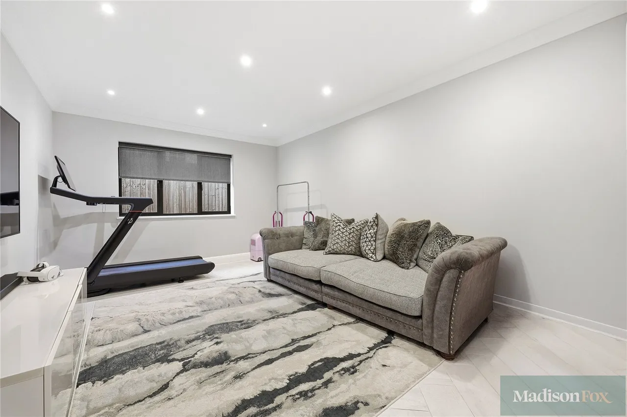 Bracken Drive, Chigwell, IG7, photo 20