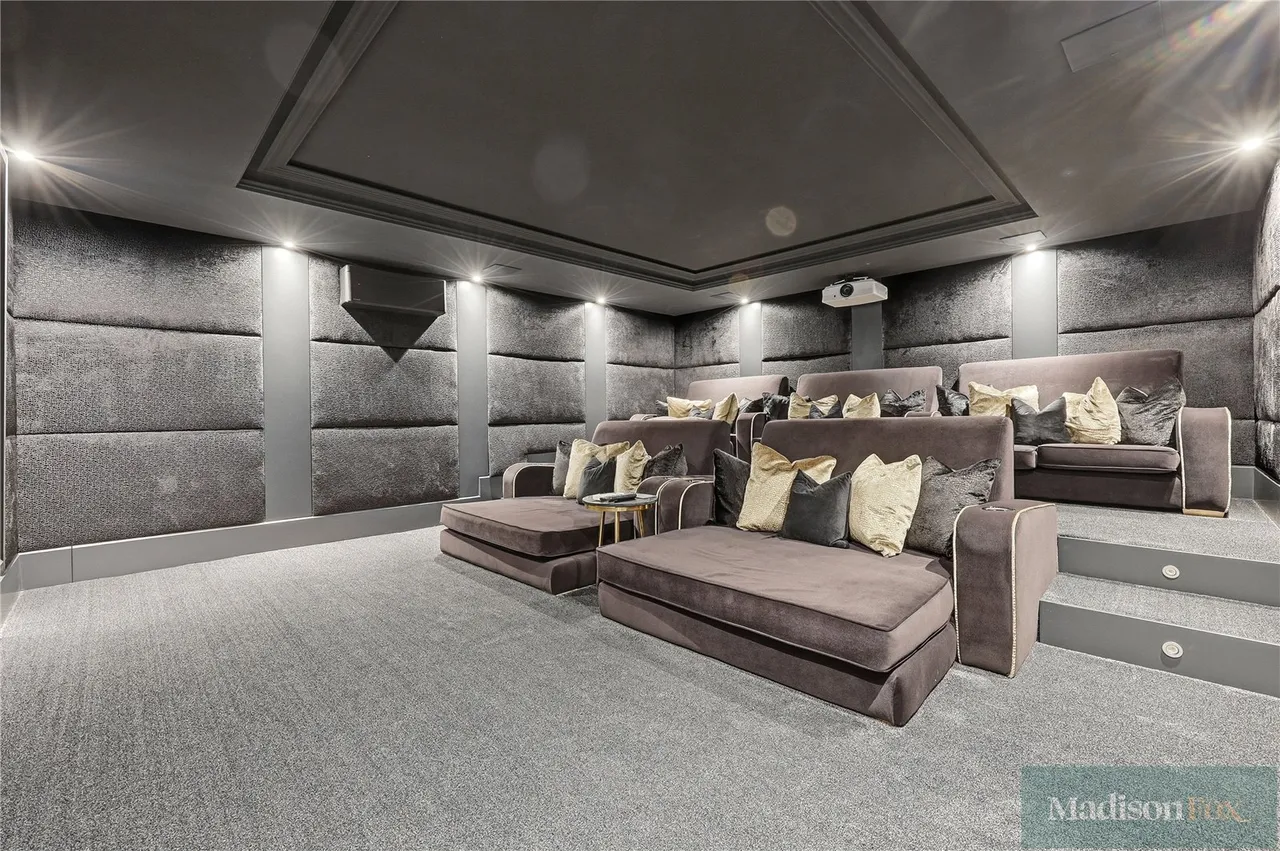 Bracken Drive, Chigwell, IG7, photo 4