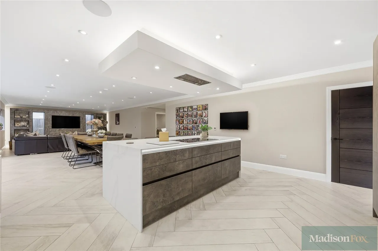 Bracken Drive, Chigwell, IG7, photo 17