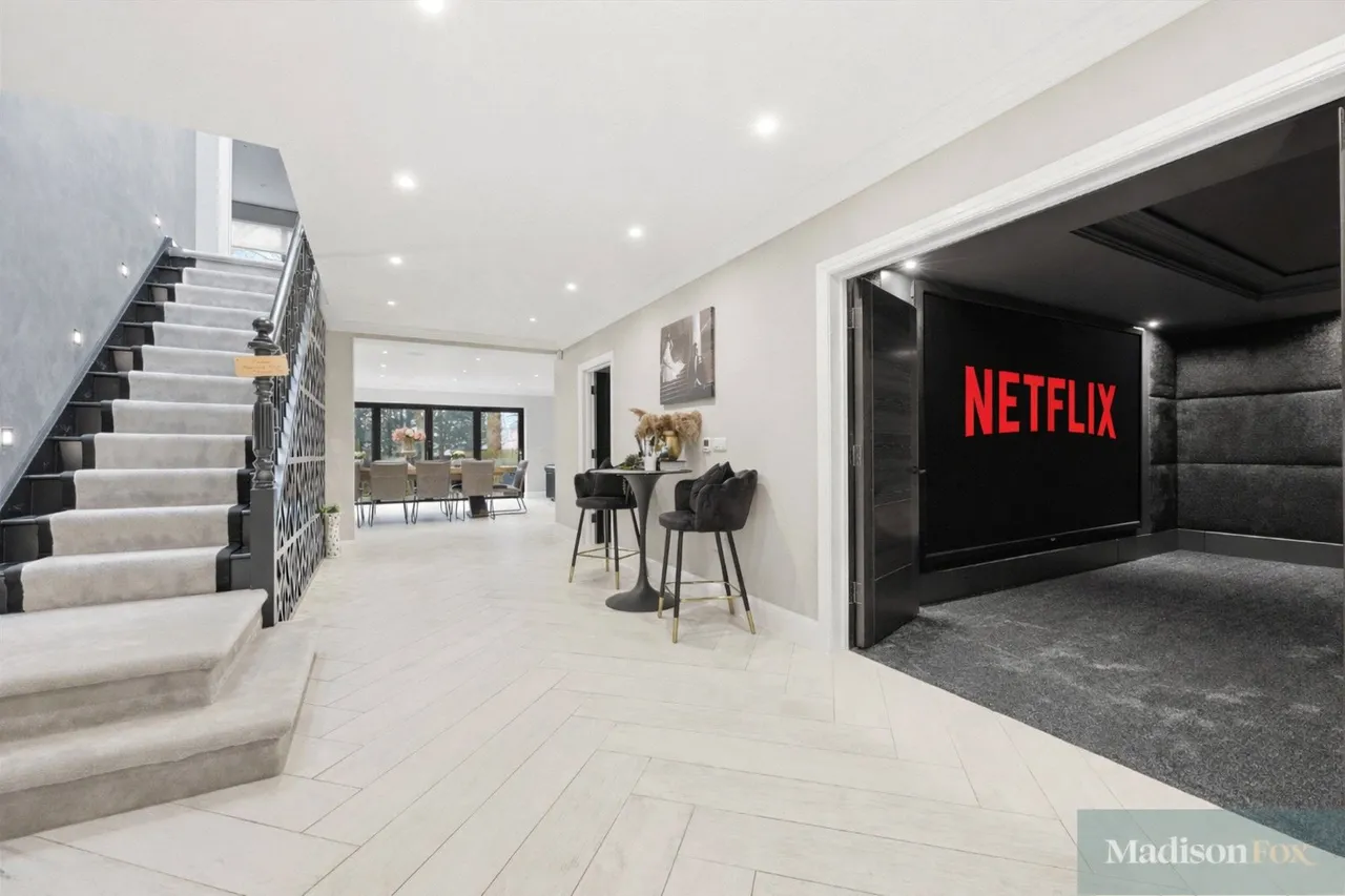 Bracken Drive, Chigwell, IG7, photo 3