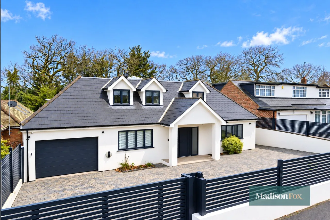 4 bed house for sale, Bracken Drive, Chigwell, IG7