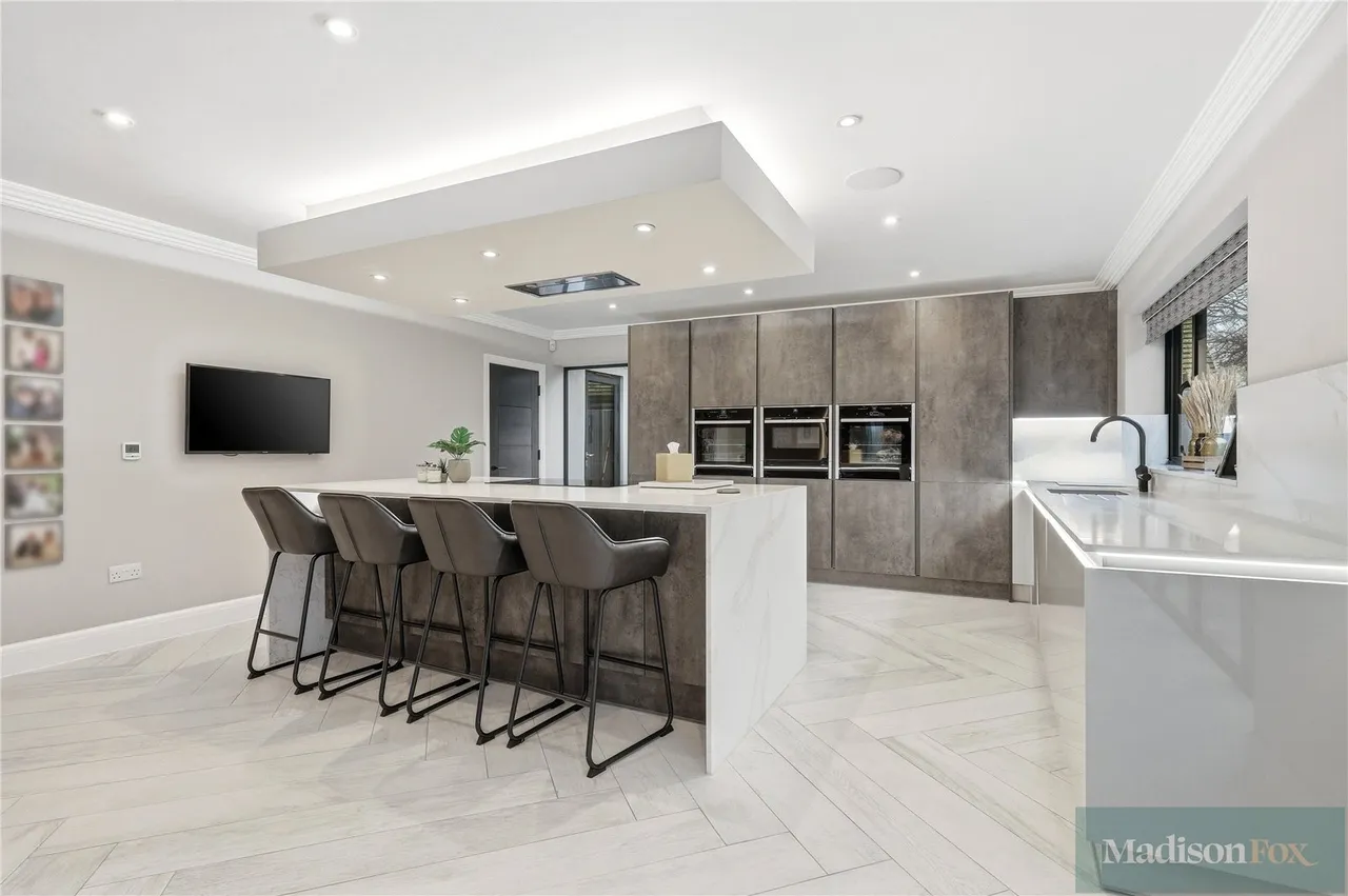 Bracken Drive, Chigwell, IG7, photo 13