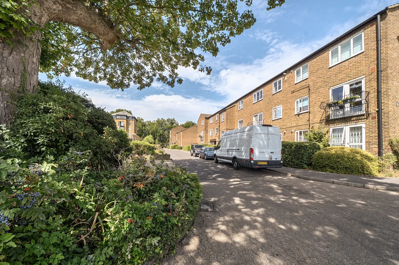 41 St Gerards Close, London, photo 2