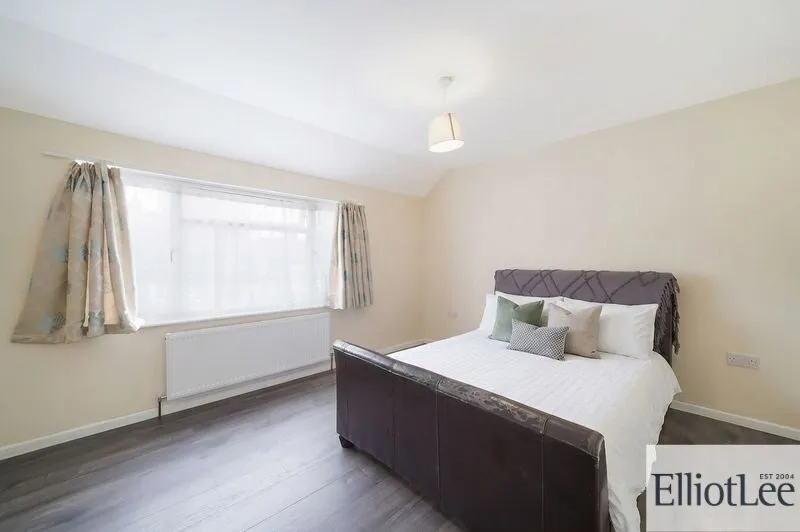 Eastcote Lane, Harrow, HA2, photo 7