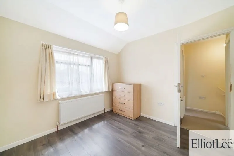 Eastcote Lane, Harrow, HA2, photo 9