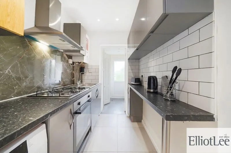 Eastcote Lane, Harrow, HA2, photo 4