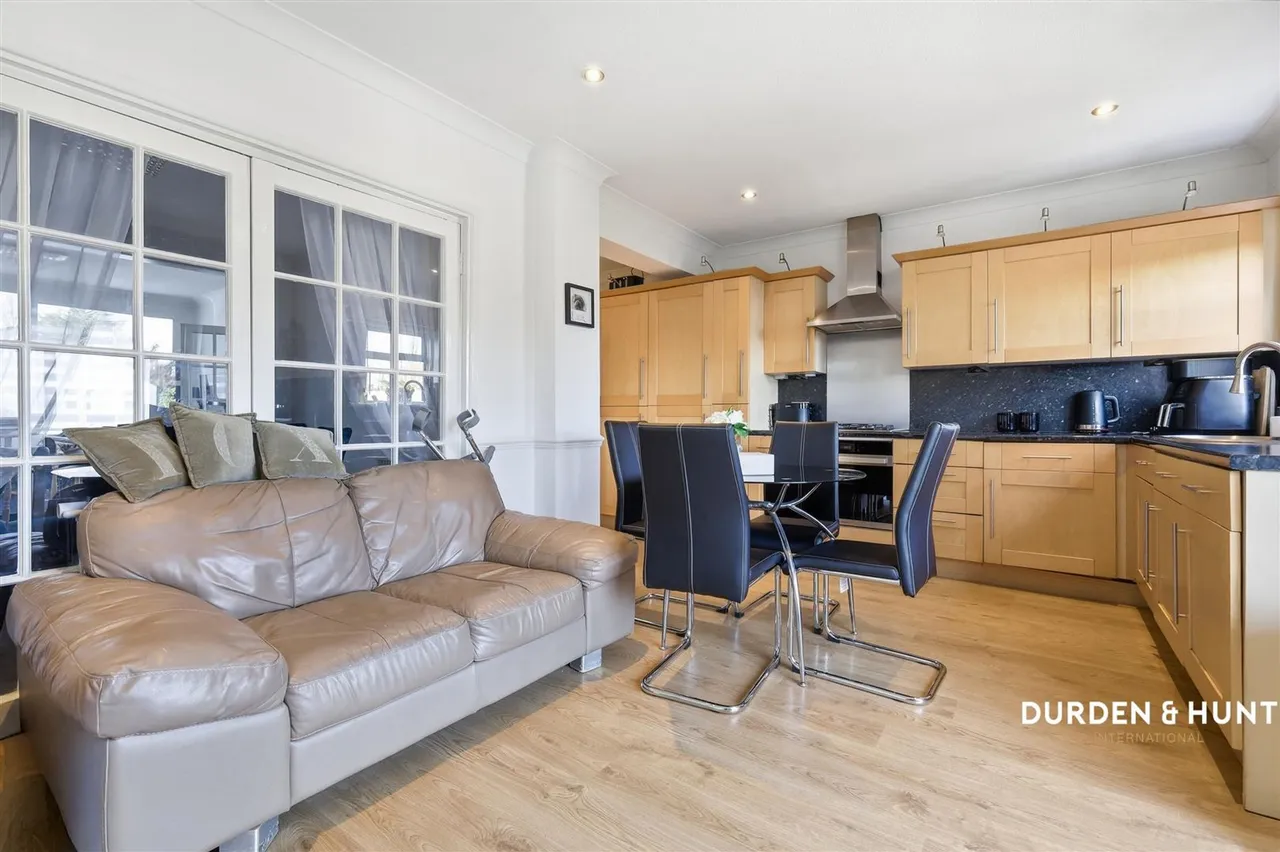 Roding Lane North, Woodford Green, IG8, photo 5
