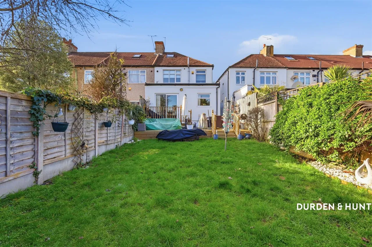 Roding Lane North, Woodford Green, IG8, photo 16