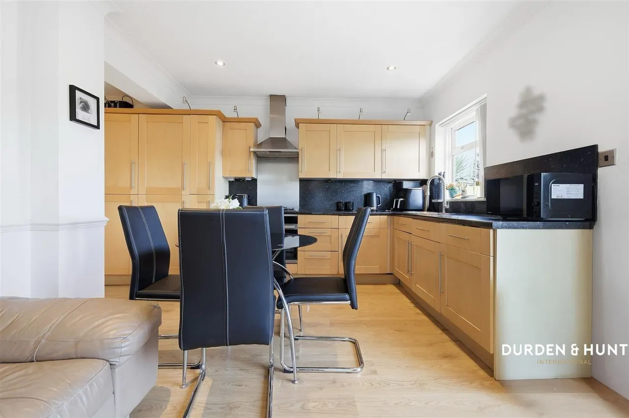 Roding Lane North, Woodford Green, IG8, photo 6