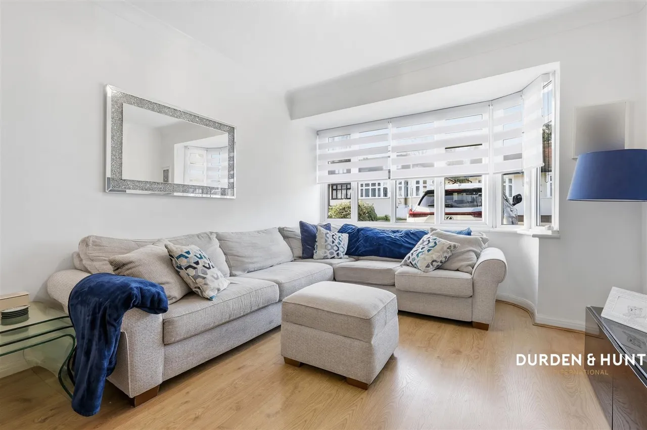 Roding Lane North, Woodford Green, IG8, photo 3