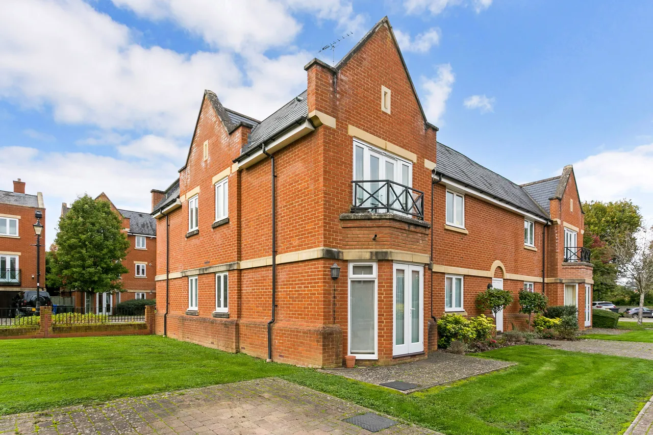 2 bed flat for sale — Longbourn, Windsor, SL4