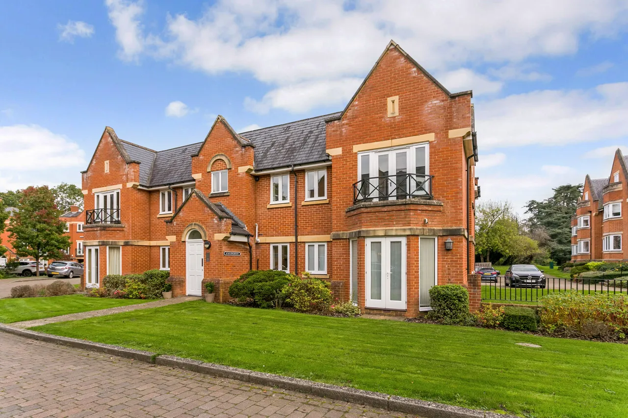 Longbourn, Windsor, SL4, photo 2