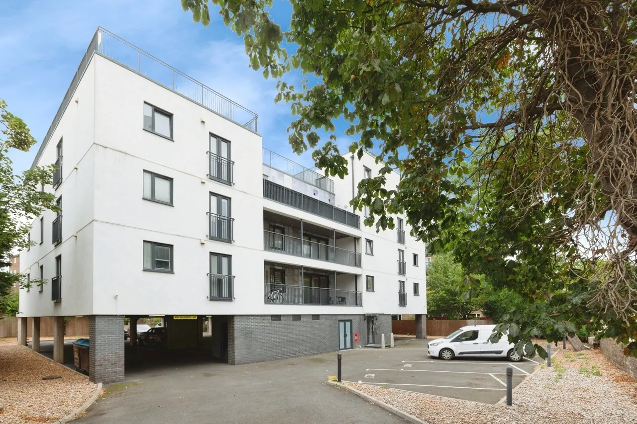 2 bed flat for sale — Argent Street, Grays, Essex, RM17