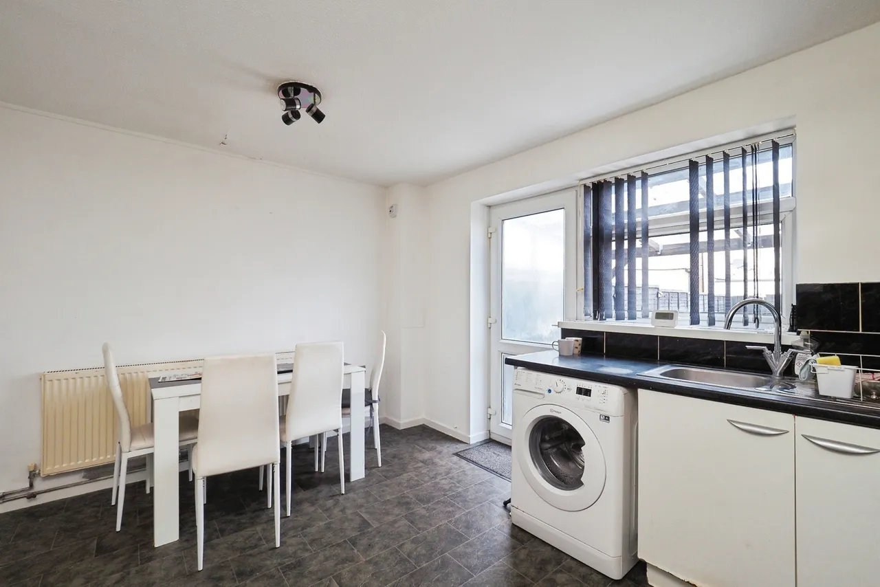 Porter Close, Clifton, Nottingham, NG11, photo 7