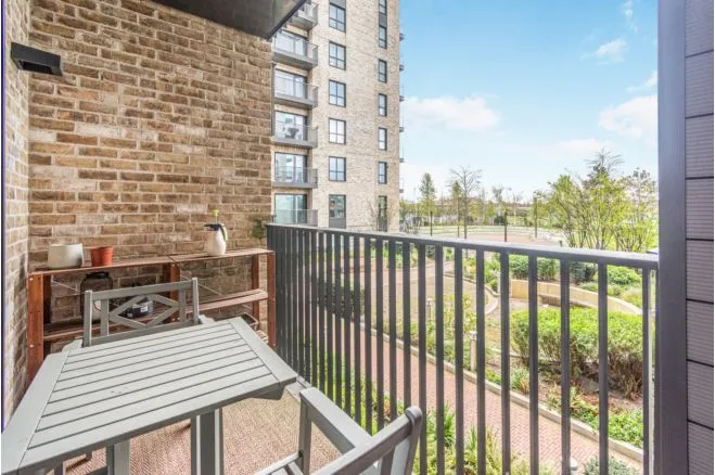 Greenleaf Walk, Southall, UB1, photo 11