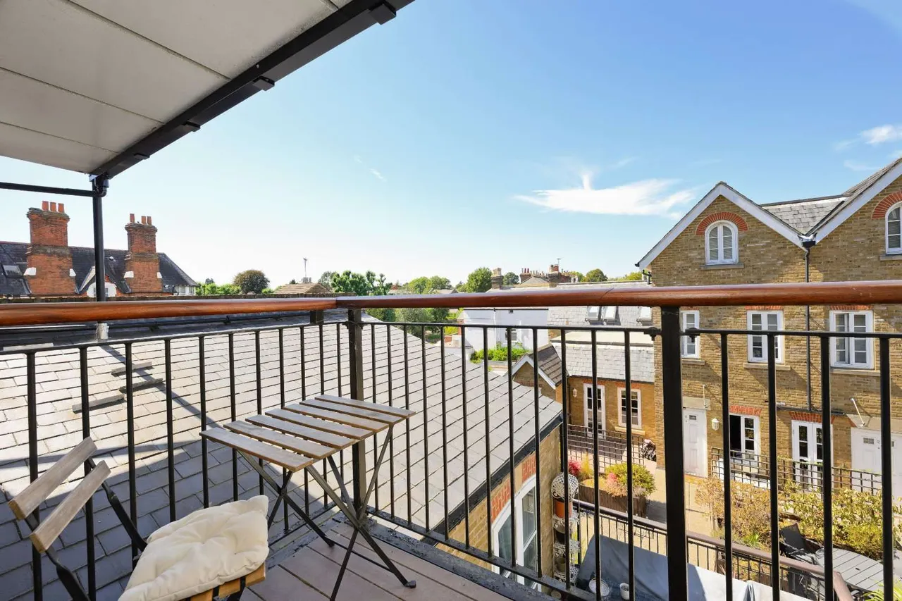 Feltham Avenue, East Molesey, Surrey, KT8 9BT, photo 2