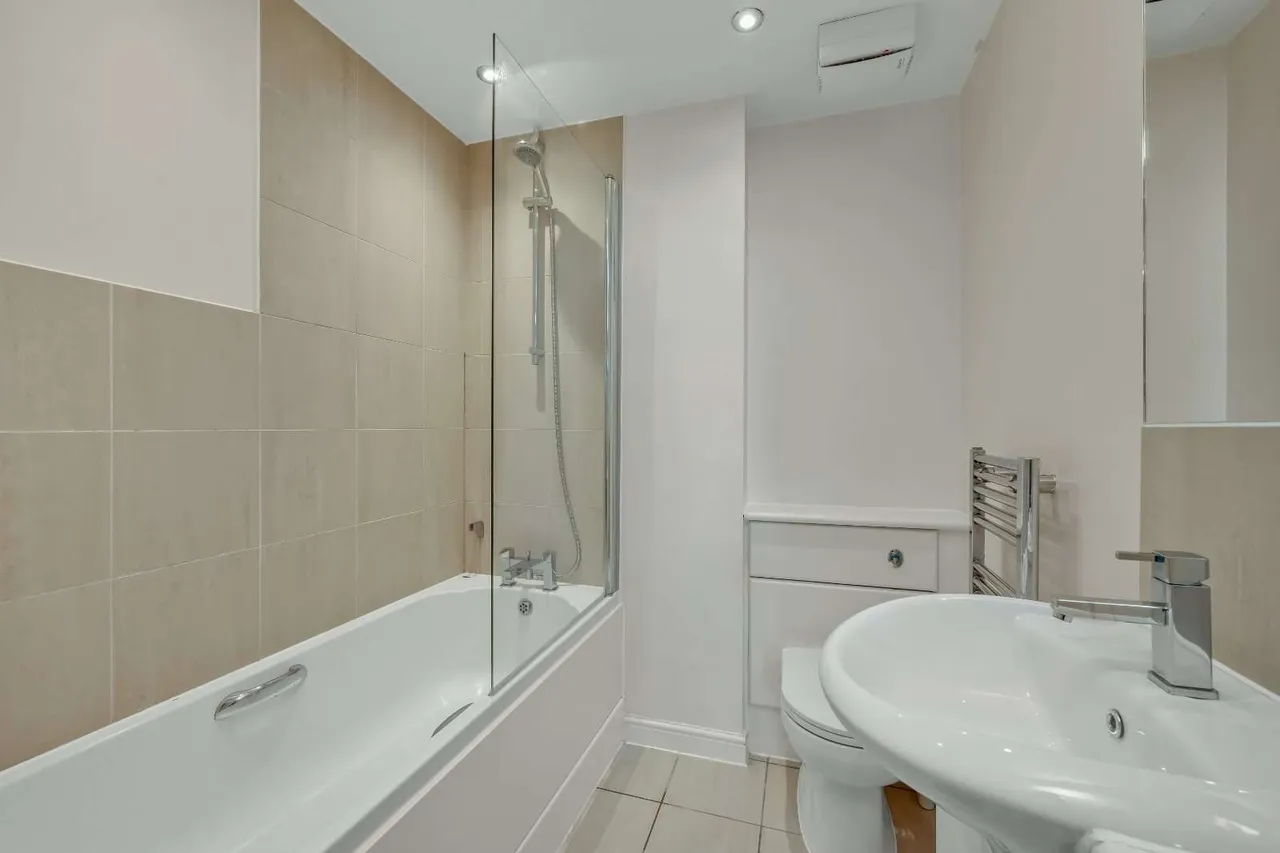 Feltham Avenue, East Molesey, Surrey, KT8 9BT, photo 10