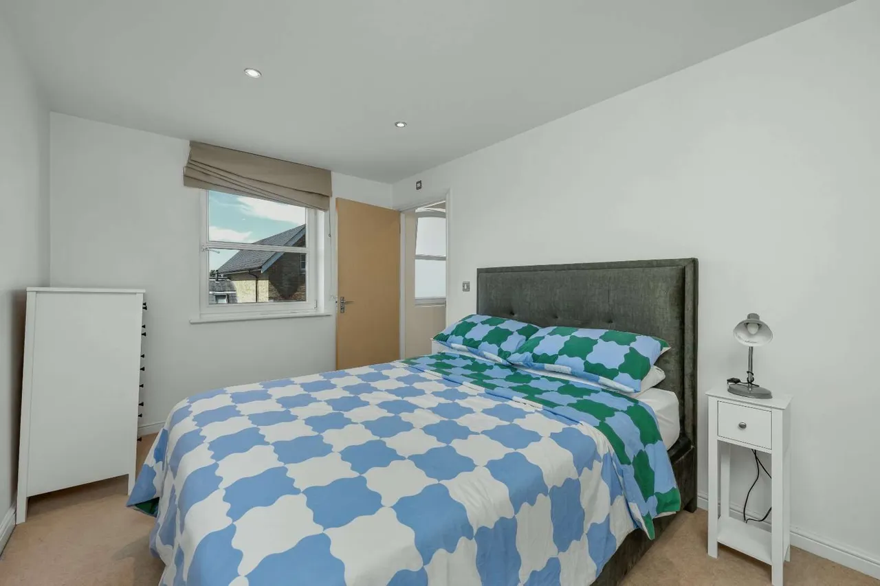 Feltham Avenue, East Molesey, Surrey, KT8 9BT, photo 7