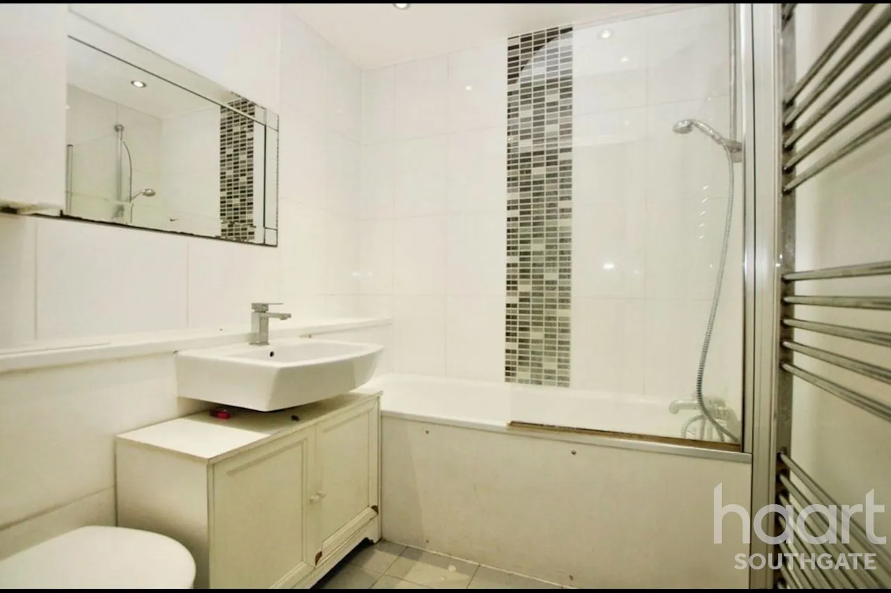Pinnata Close, Enfield, EN2, photo 13