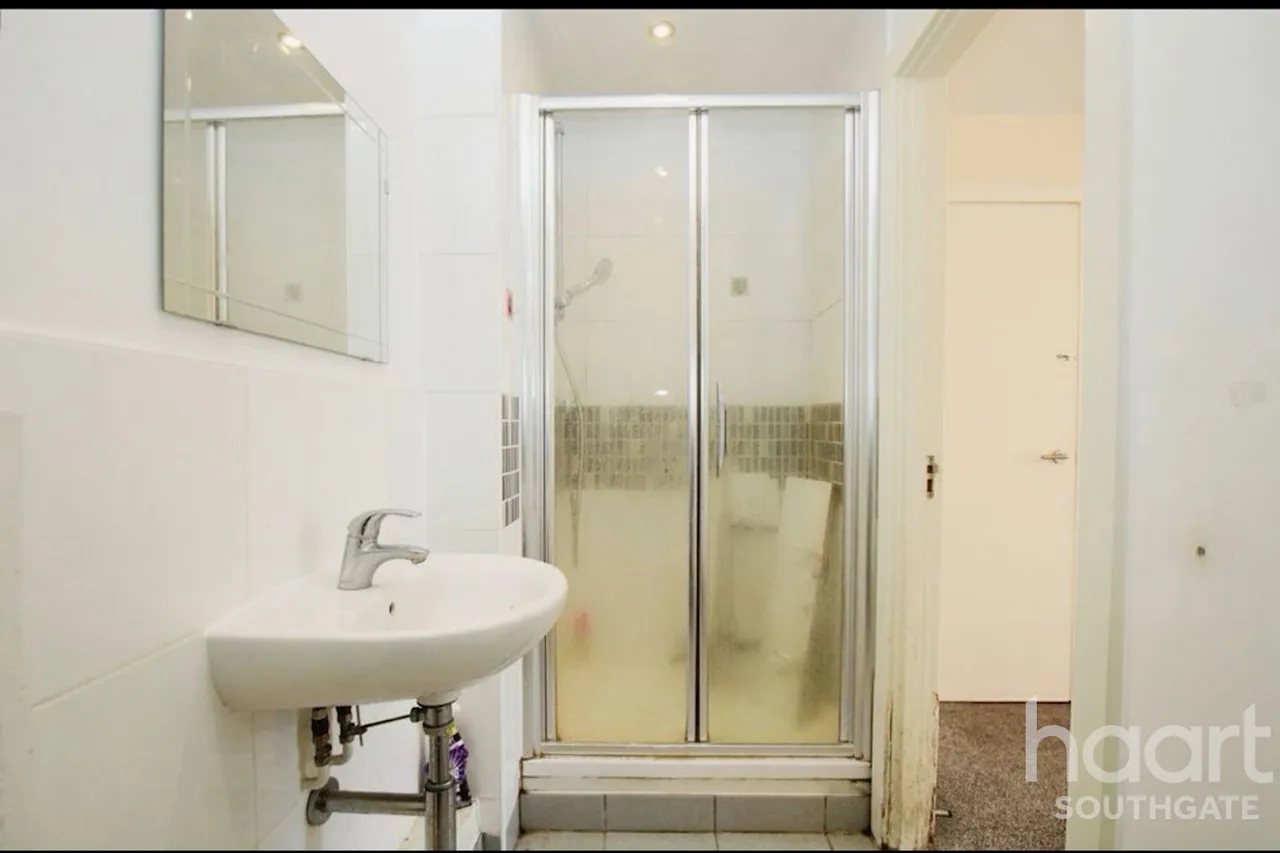 Pinnata Close, Enfield, EN2, photo 9