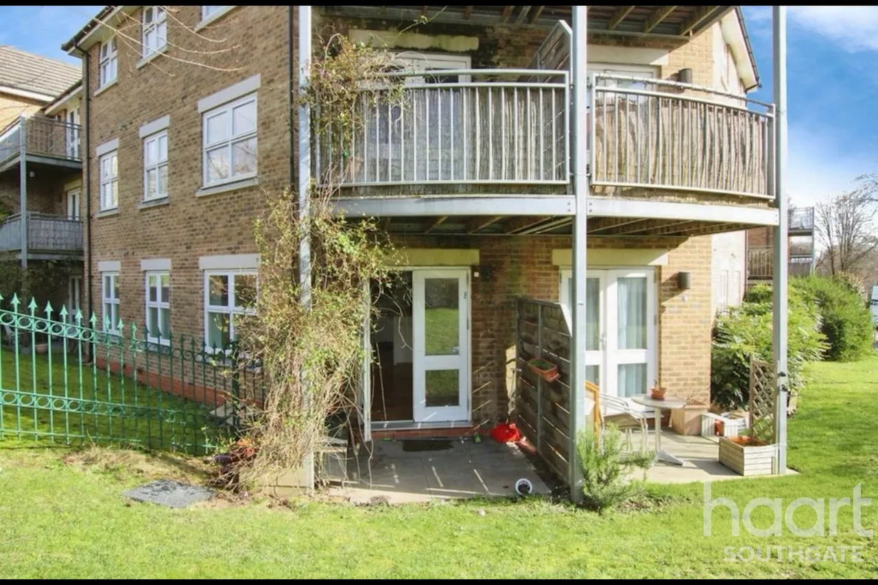 Pinnata Close, Enfield, EN2, photo 14