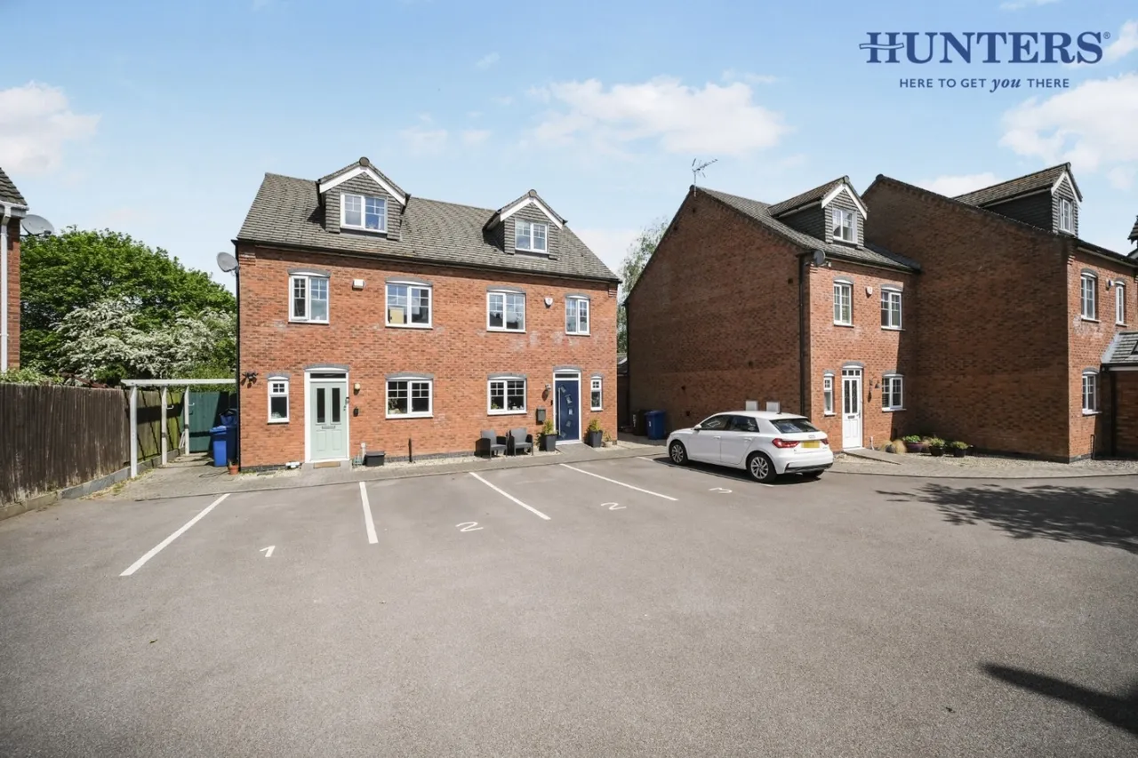 4 bed house for sale — Livingstone Drive, Lichfield