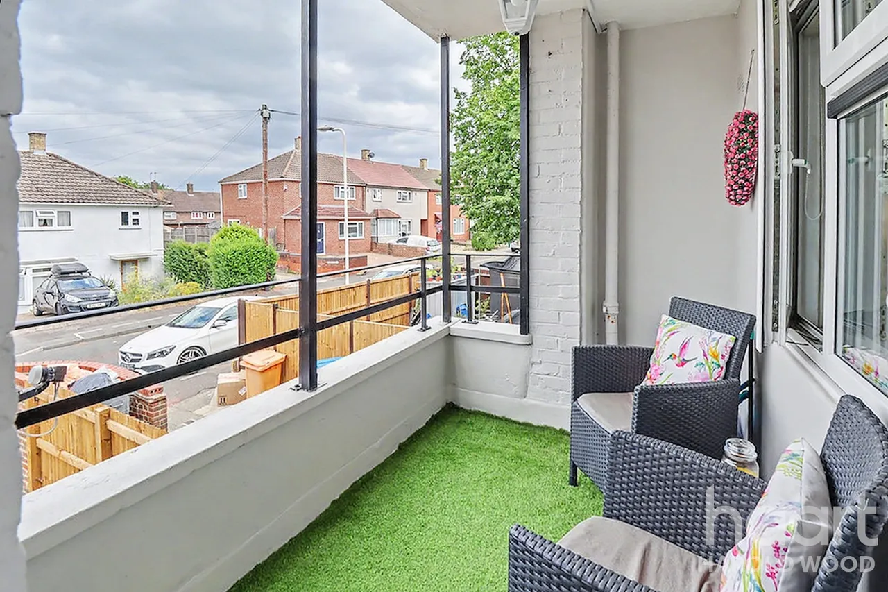 Montgomery Crescent, Harold Hill, RM3, photo 3