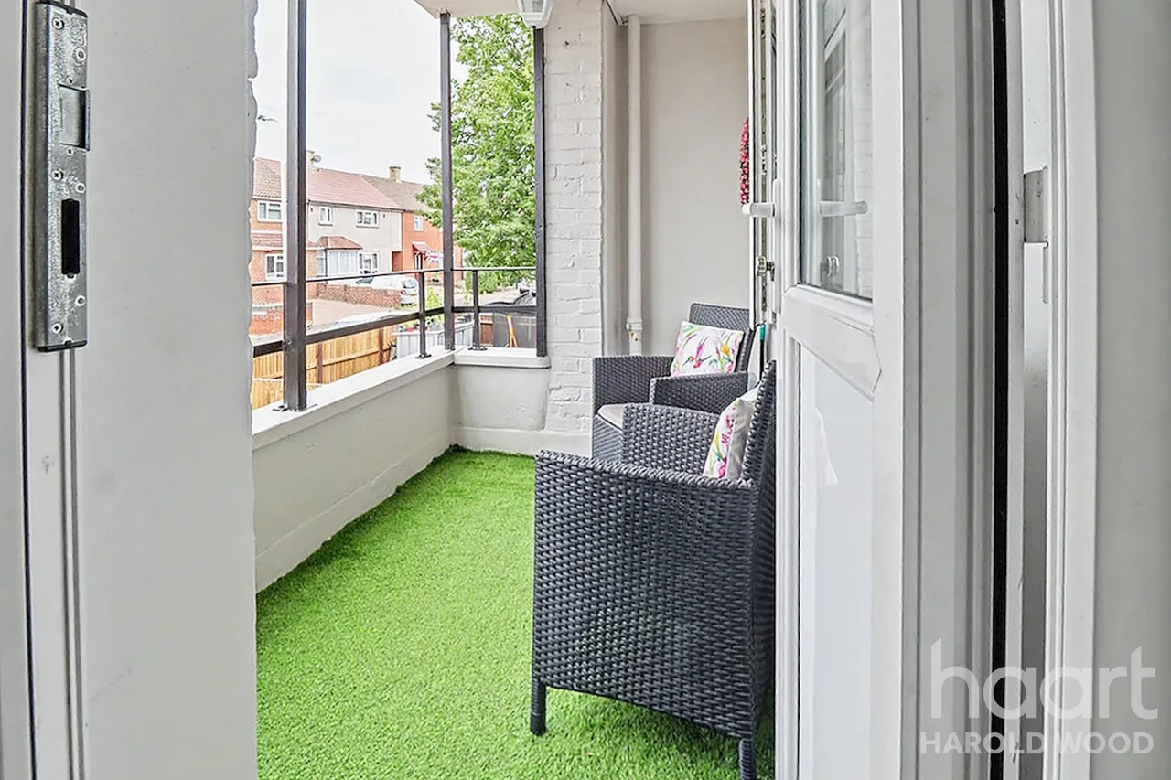 Montgomery Crescent, Harold Hill, RM3, photo 14