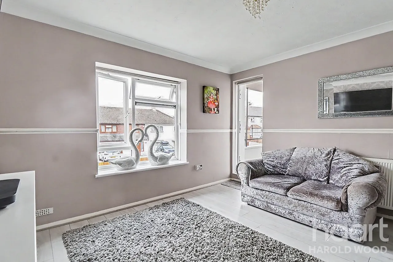 Montgomery Crescent, Harold Hill, RM3, photo 7