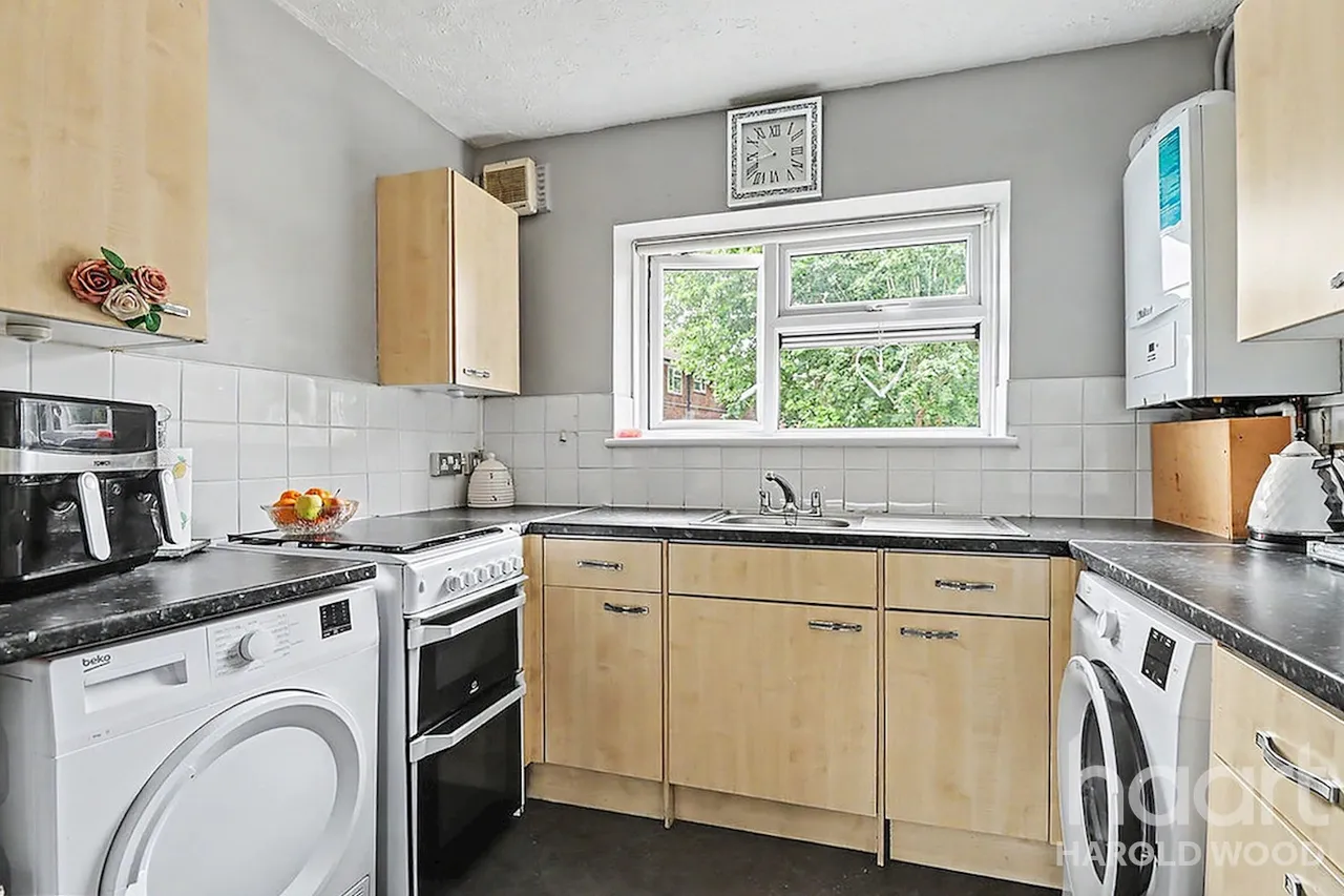 Montgomery Crescent, Harold Hill, RM3, photo 6