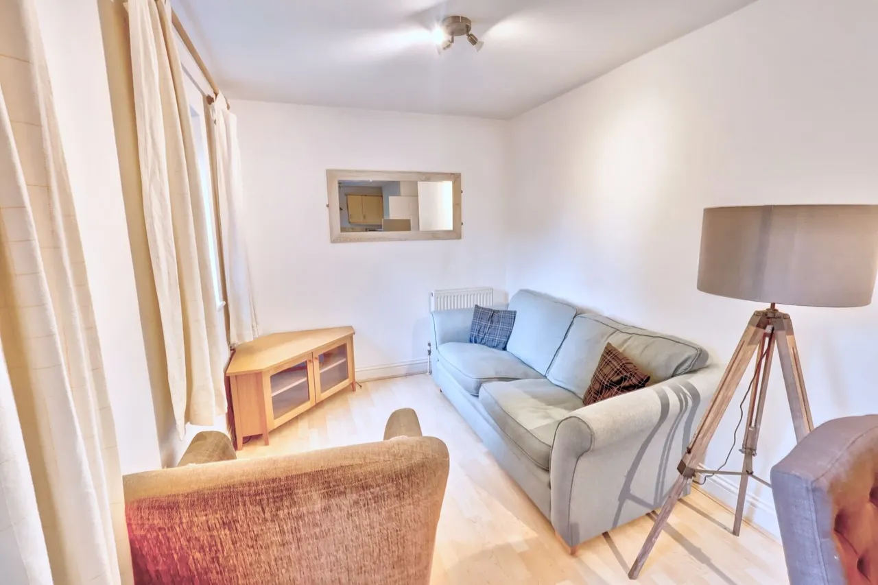Fryers Lane, High Wycombe, HP12, photo 2