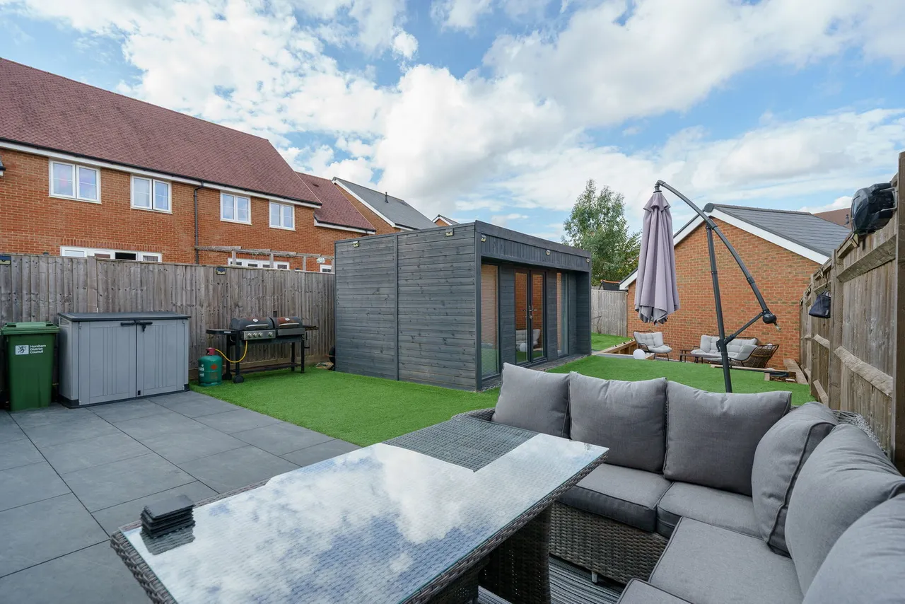 Brewers Way, Faygate, RH12, photo 19