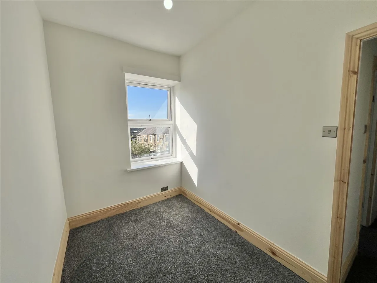 Manchester Road, Tintwistle, SK13, photo 9