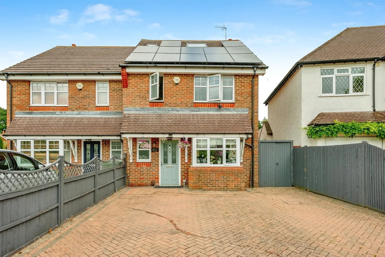 4 bed house for sale, Upfield, Horley, RH6