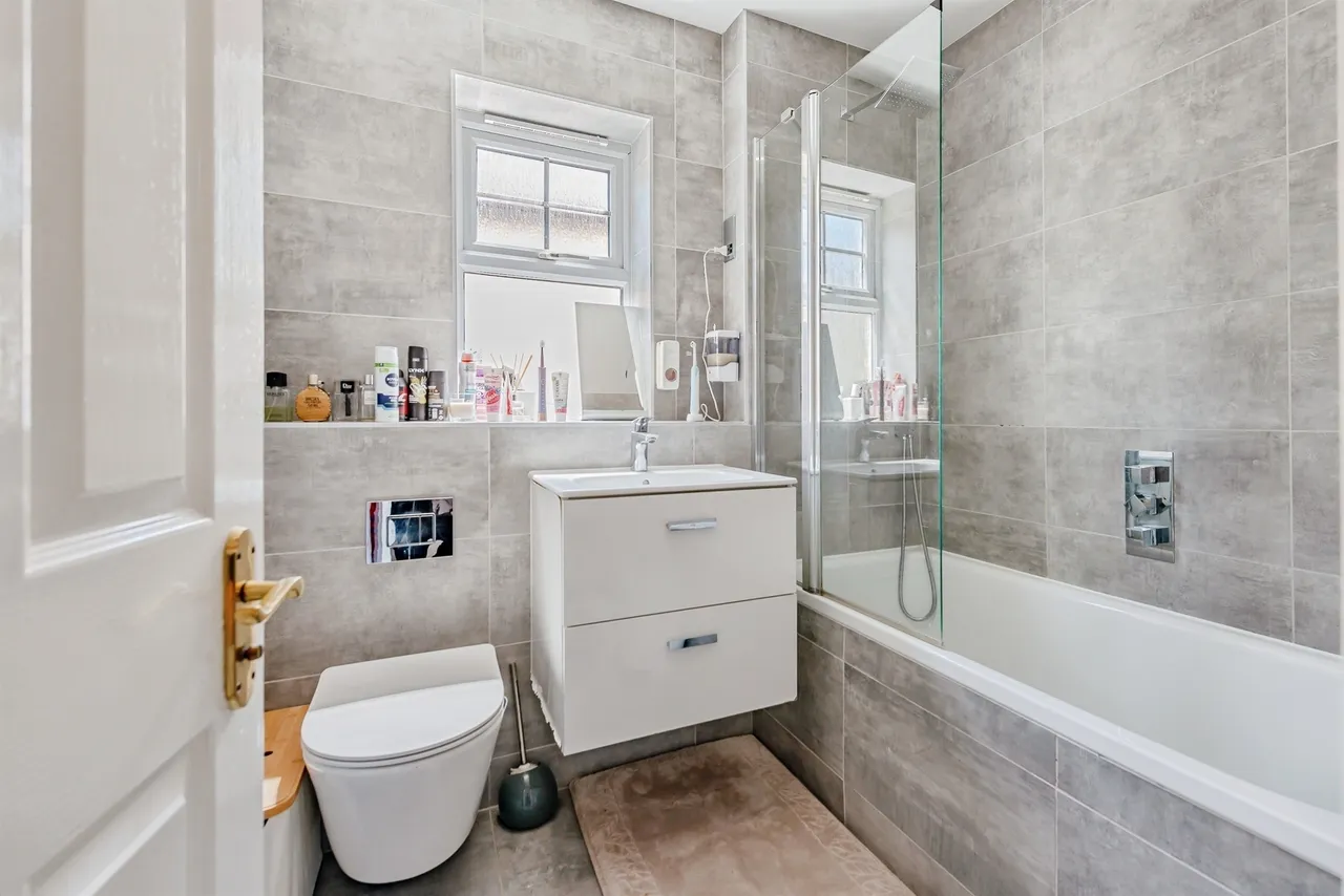 Upfield, Horley, RH6, photo 10