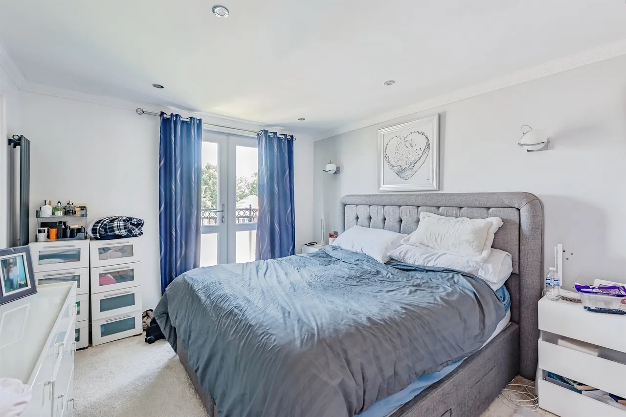 Upfield, Horley, RH6, photo 6