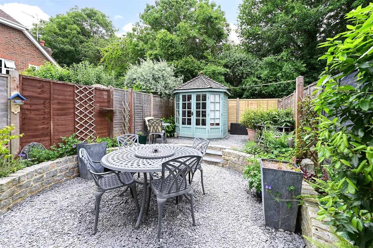 Pound Meadow, Sherfield-on-Loddon, Hook, Hampshire, RG27 0EP, photo 7