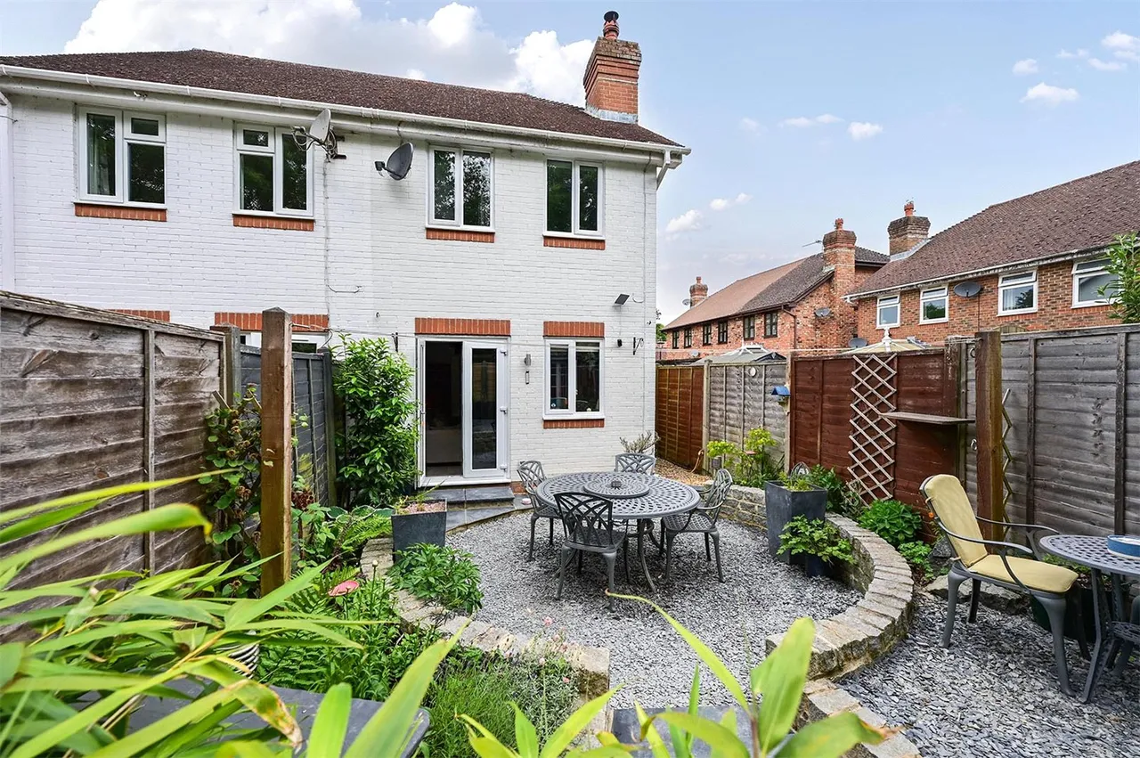 Pound Meadow, Sherfield-on-Loddon, Hook, Hampshire, RG27 0EP, photo 12