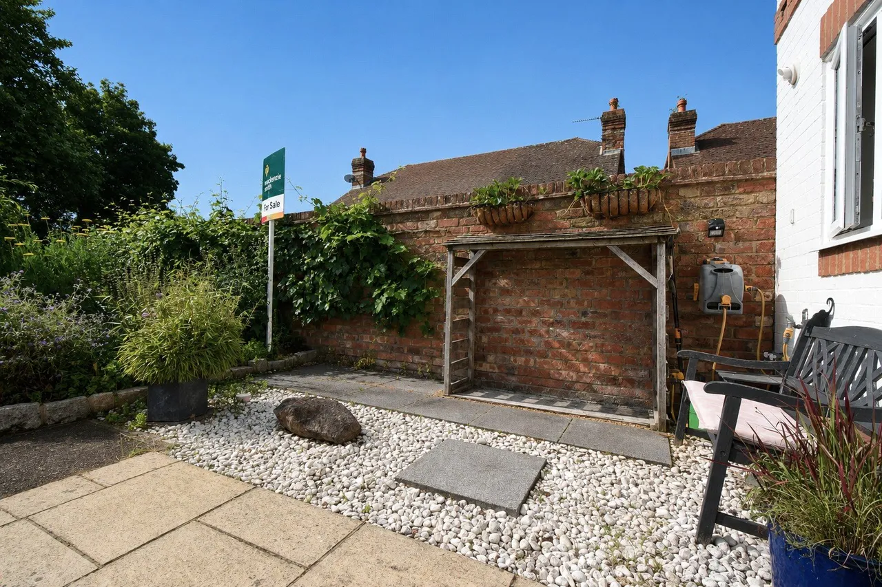Pound Meadow, Sherfield-on-Loddon, Hook, Hampshire, RG27 0EP, photo 13
