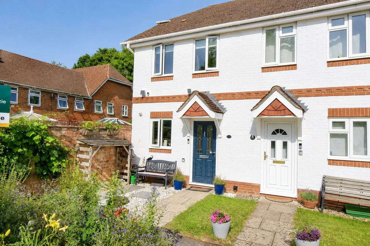 2 bed house for sale — Pound Meadow, Sherfield-on-Loddon, Hook, Hampshire, RG27 0EP