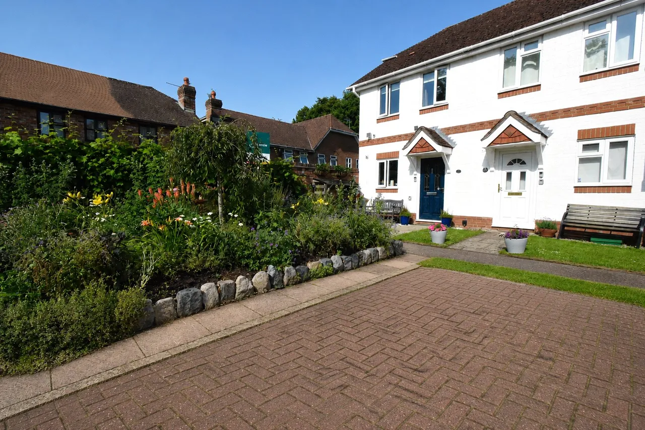 Pound Meadow, Sherfield-on-Loddon, Hook, Hampshire, RG27 0EP, photo 9