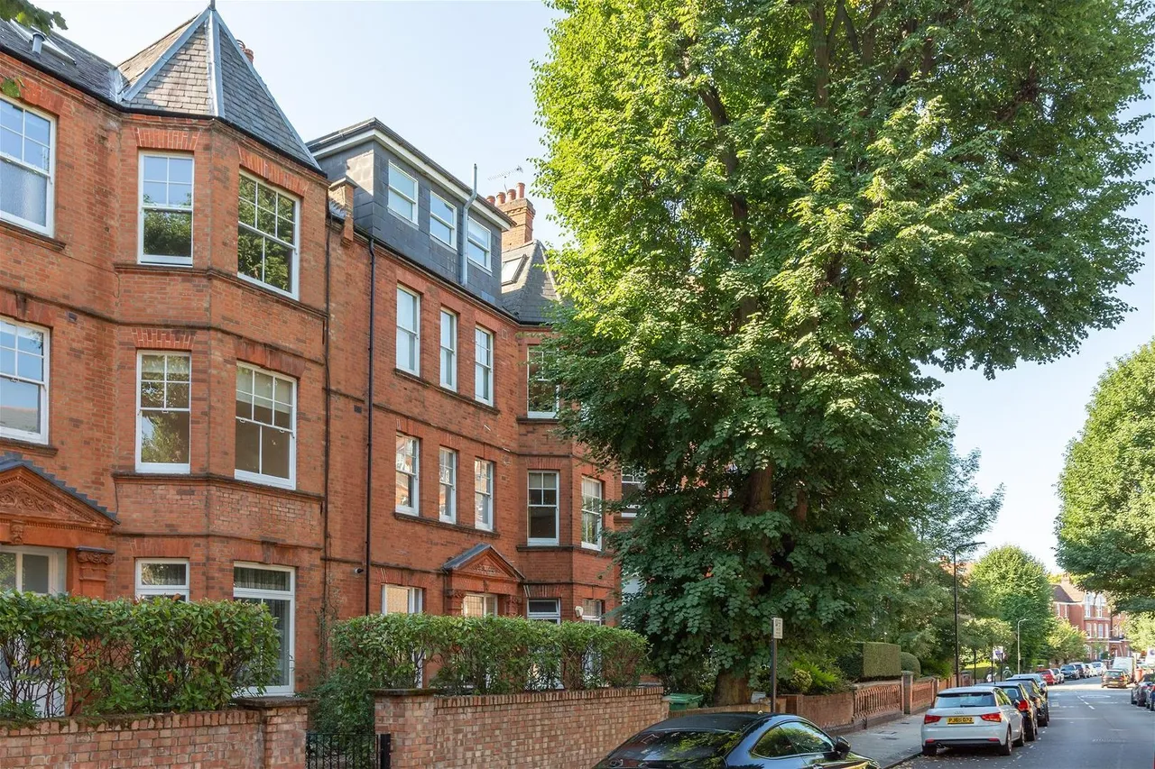 Compayne Gardens South Hampstead, London NW6 3DG, photo 2