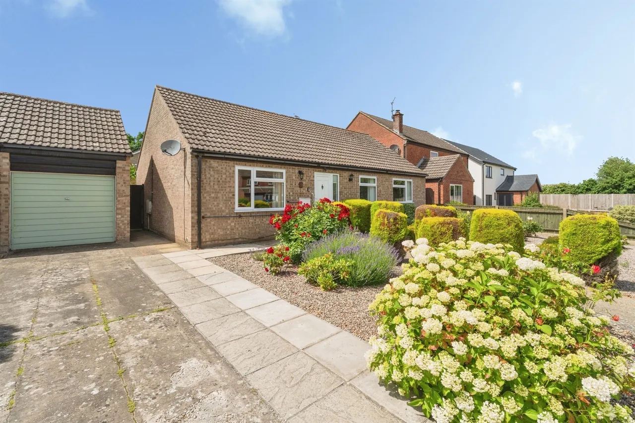 3 bed house for sale — Sheldrake Close, Fakenham
