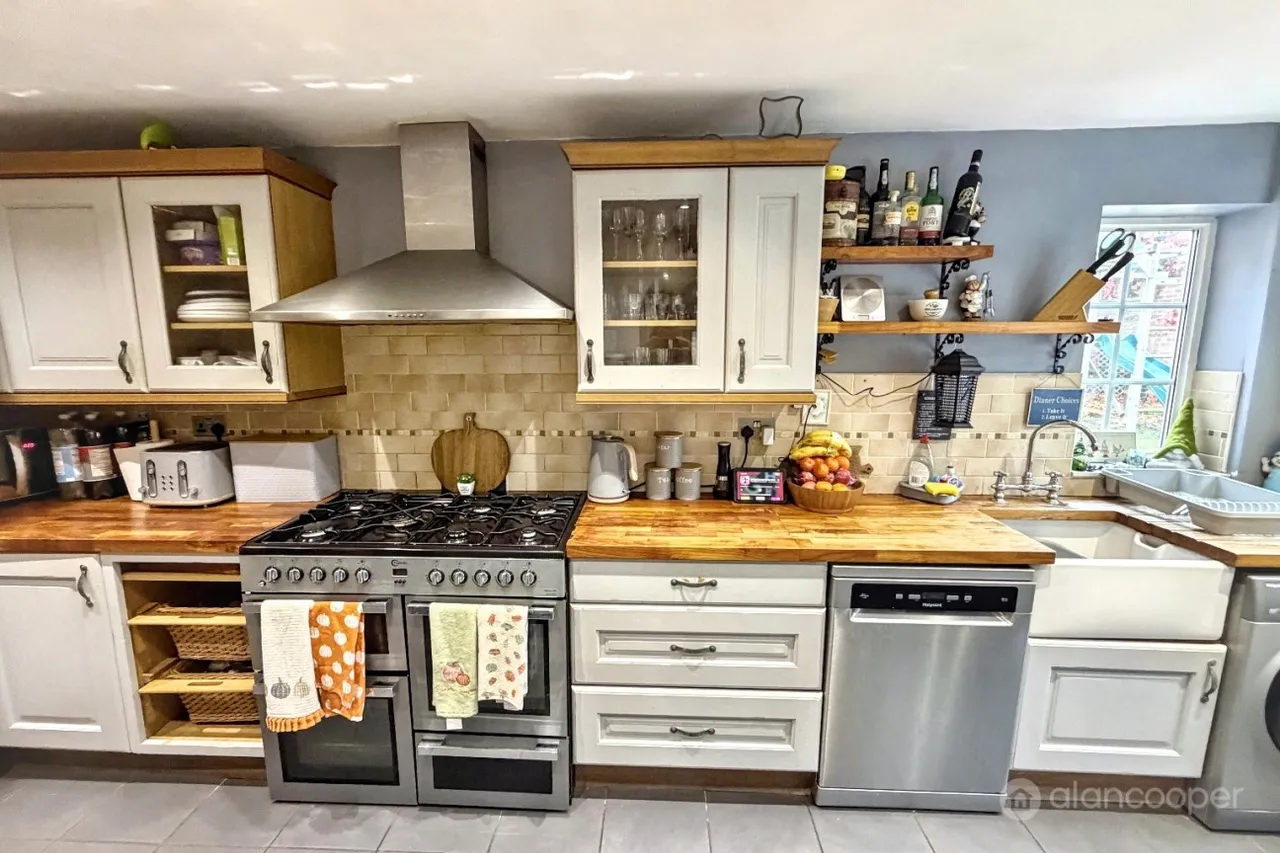 School Road, Bulkington, CV12, photo 8